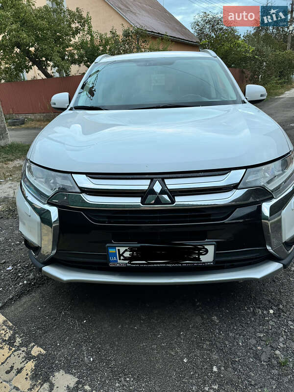 Mitsubishi Outlander (2016)