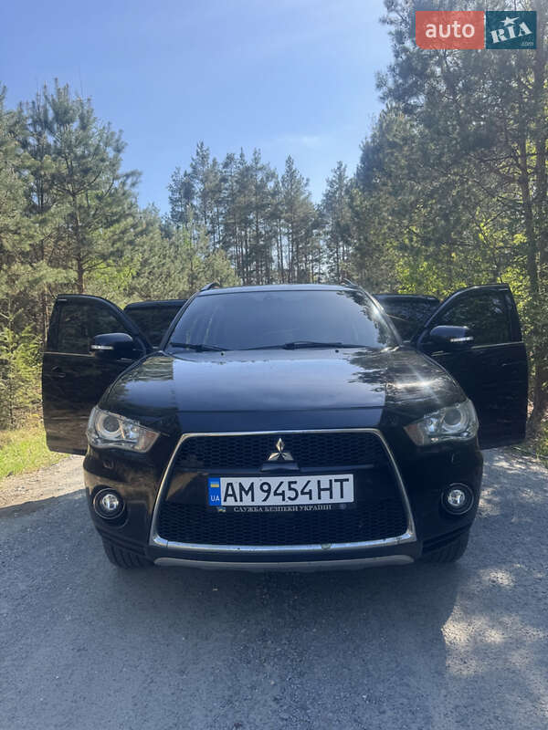 Mitsubishi Outlander (2011)