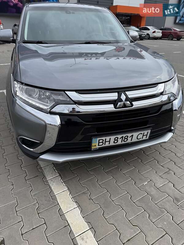 Mitsubishi Outlander (2017)