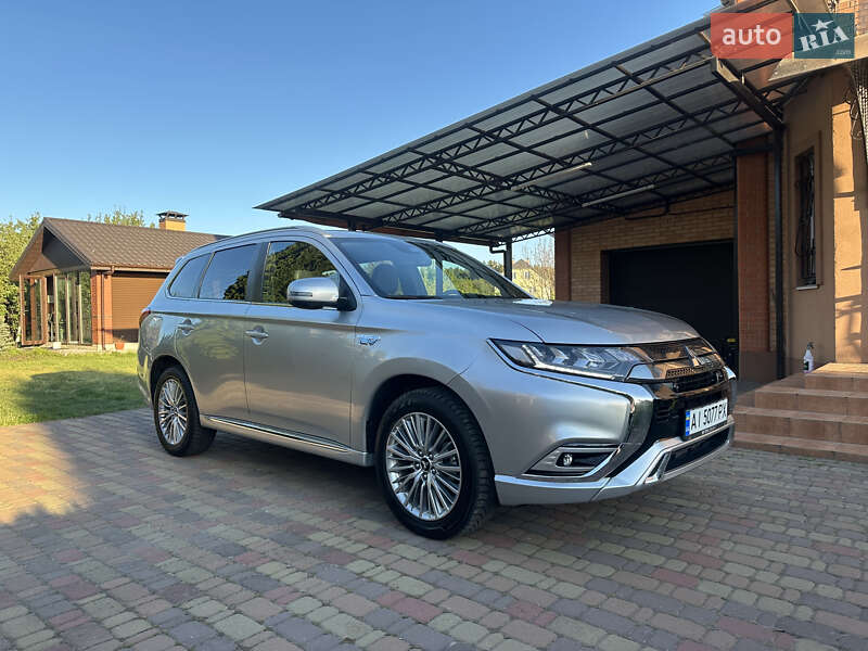 Mitsubishi Outlander (2022)