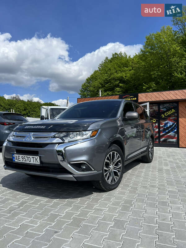 Mitsubishi Outlander (2017)
