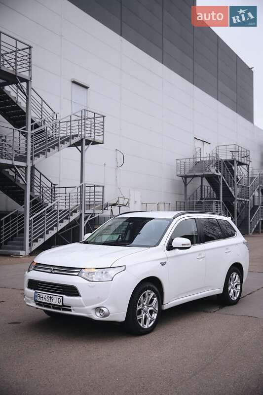 Mitsubishi Outlander (2014)