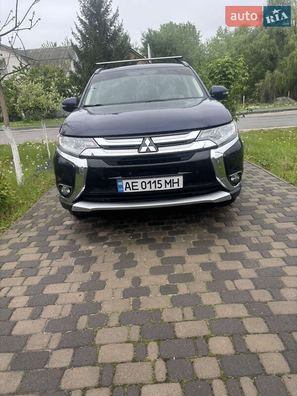 Mitsubishi Outlander (2016)
