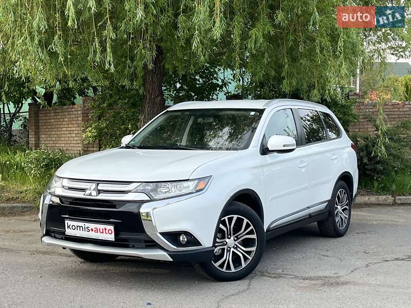 Mitsubishi Outlander (2015)