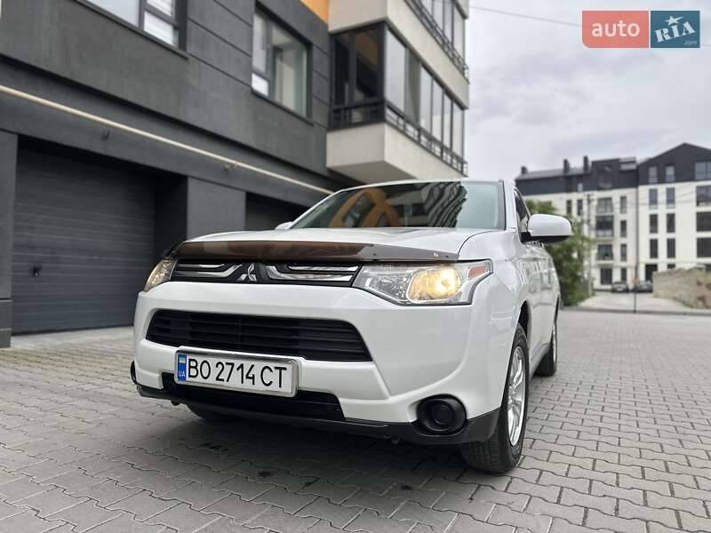 Mitsubishi Outlander (2013)