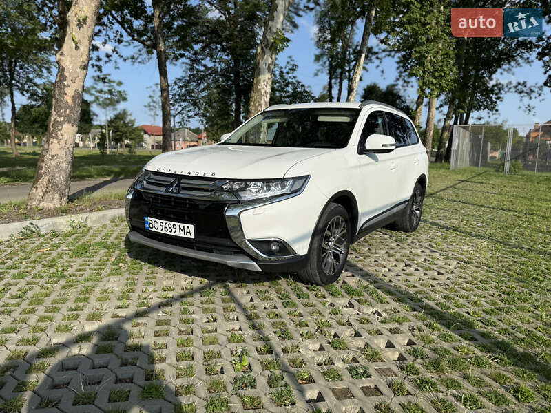 Mitsubishi Outlander (2016)