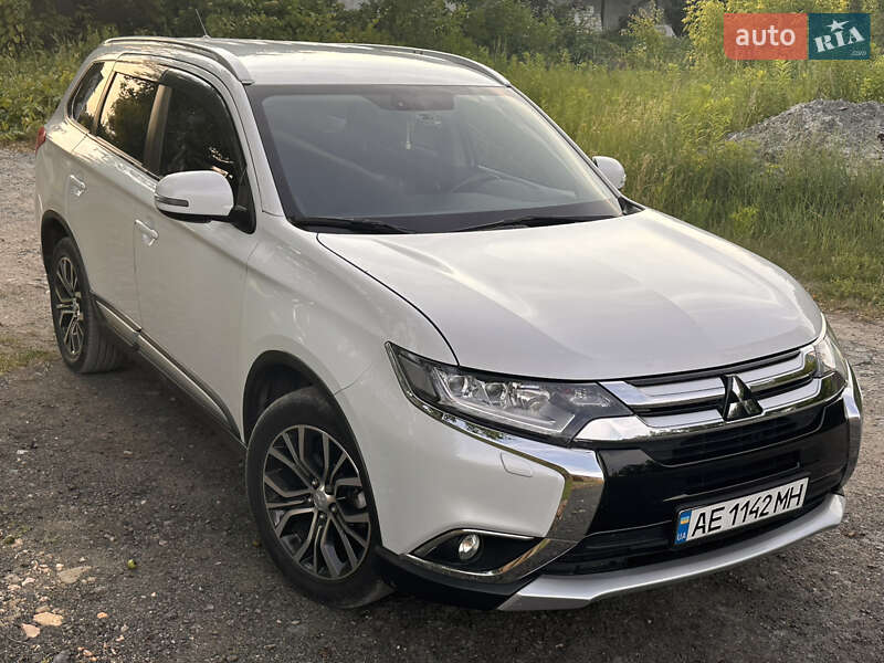 Mitsubishi Outlander (2016)