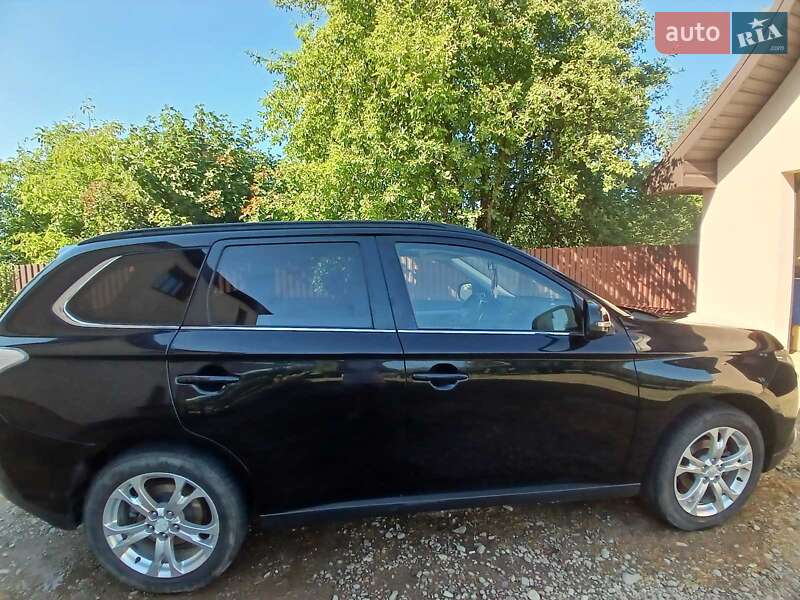 Mitsubishi Outlander (2012)