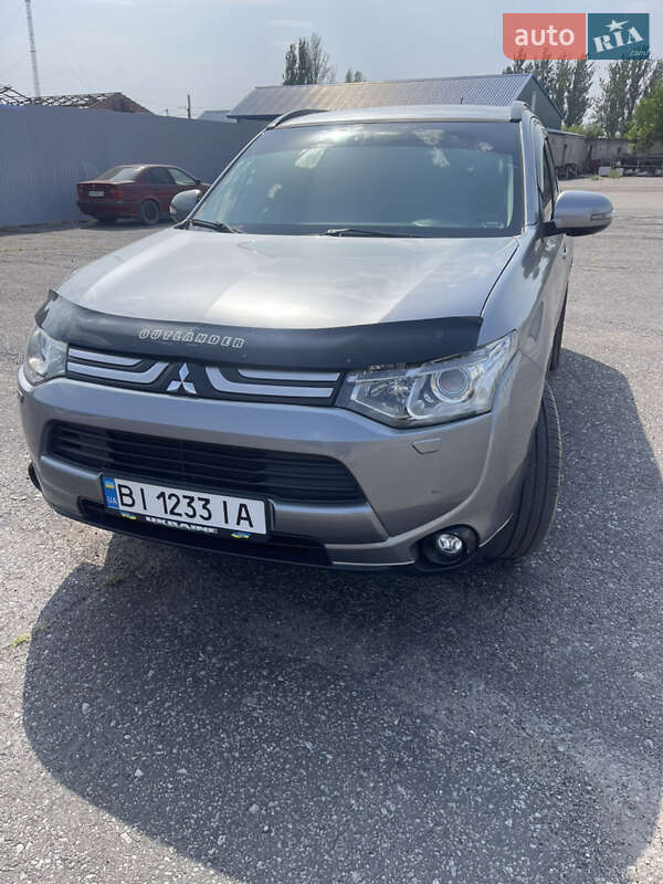 Mitsubishi Outlander (2012)