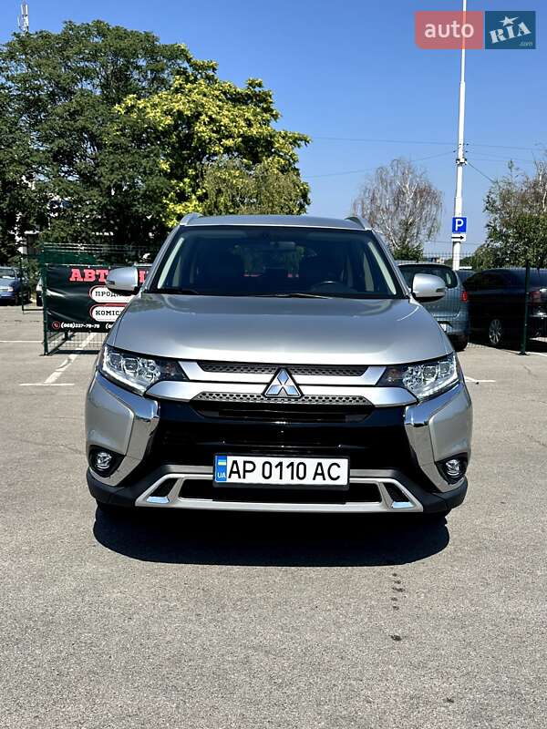 Mitsubishi Outlander (2019)
