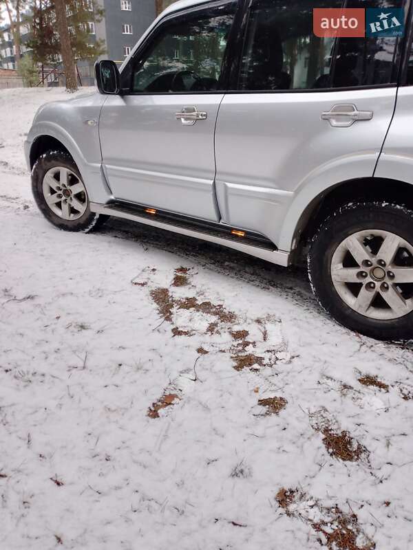 Mitsubishi Pajero wagon (2005)