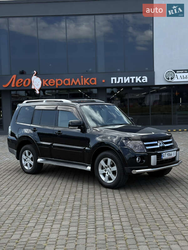 Mitsubishi Pajero wagon (2008)