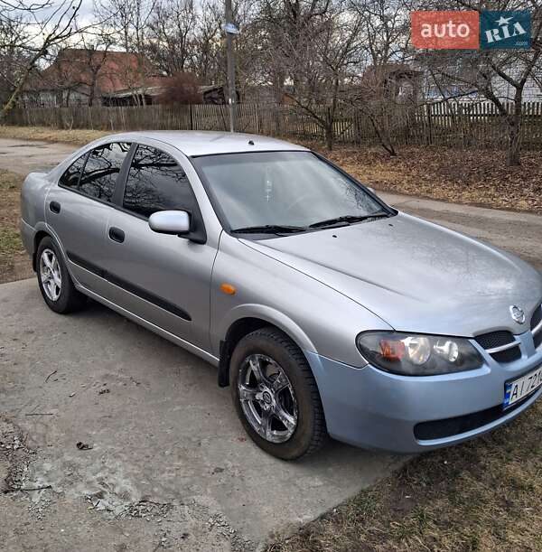 Nissan Almera (2003)