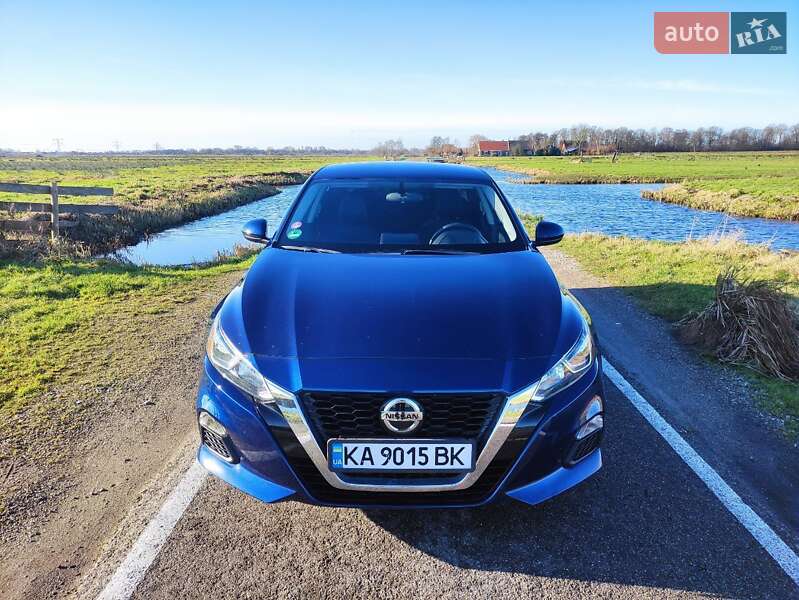 Nissan Altima (2020)