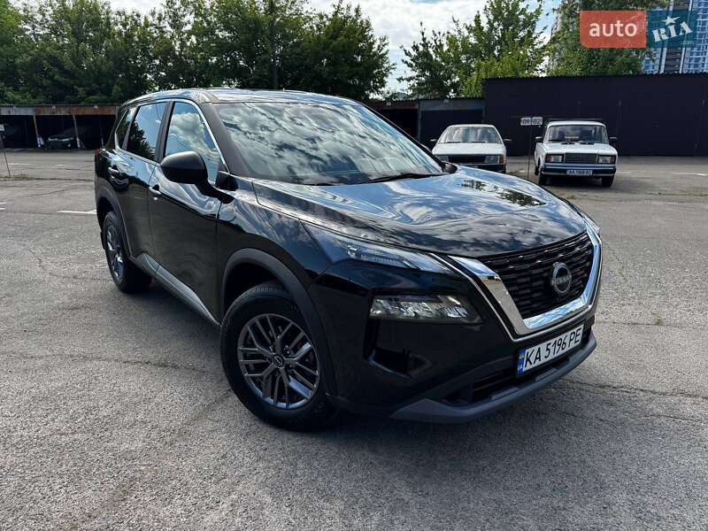 Nissan Rogue (2023)