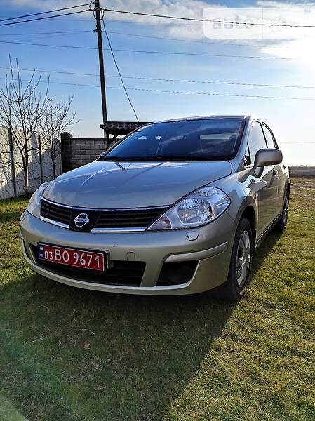 Nissan Tiida (2008)