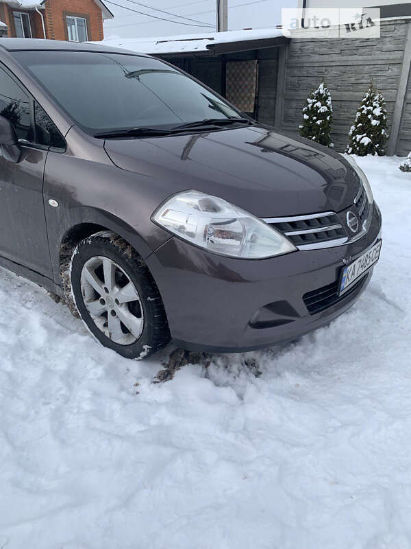 Nissan Tiida (2009)