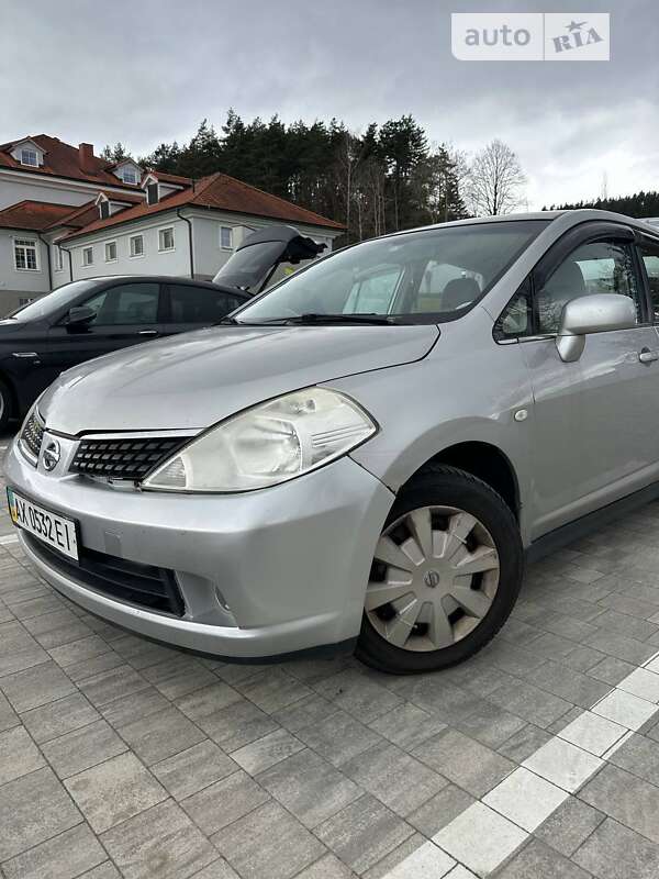 Nissan Tiida (2008)