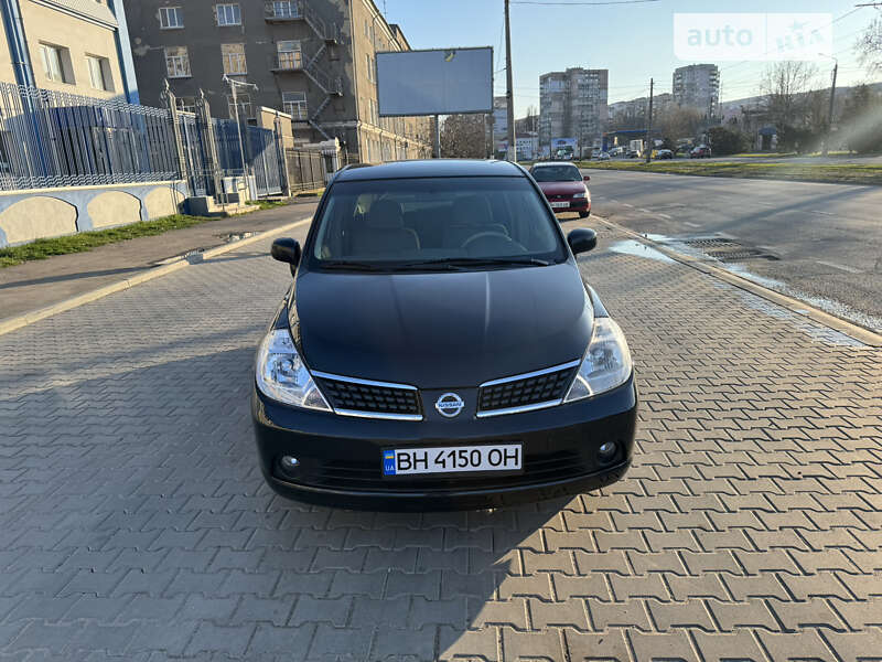 Nissan Tiida (2008)