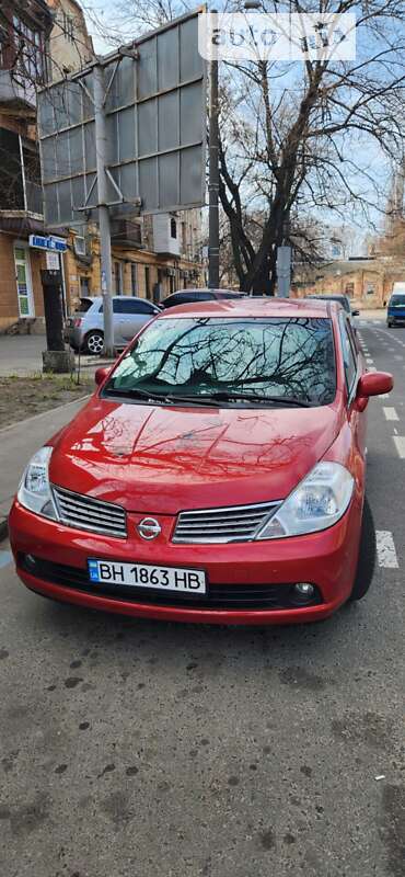 Nissan Tiida (2008)