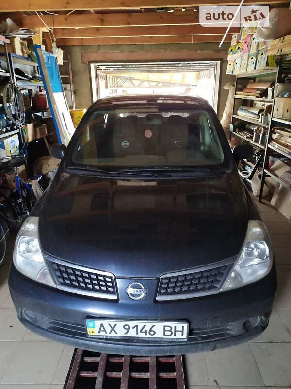 Nissan Tiida (2007)