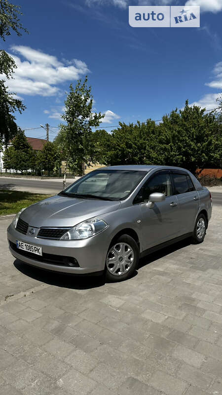Nissan Tiida (2008)