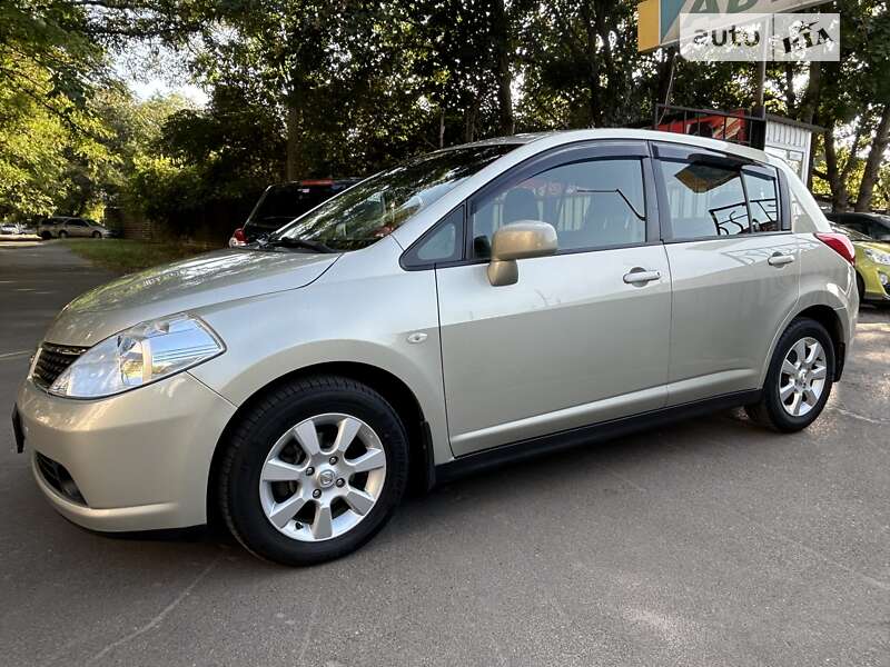 Nissan Tiida (2008)