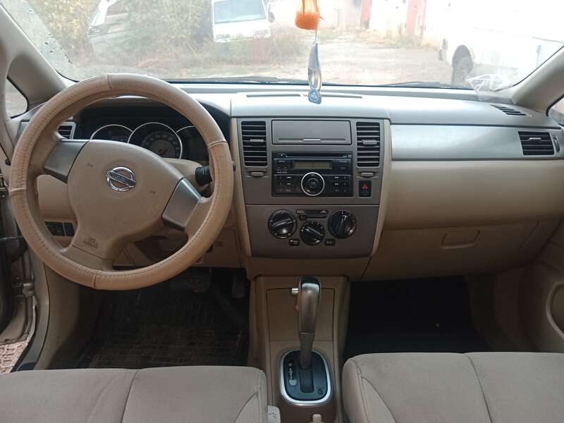 Nissan Tiida (2007)