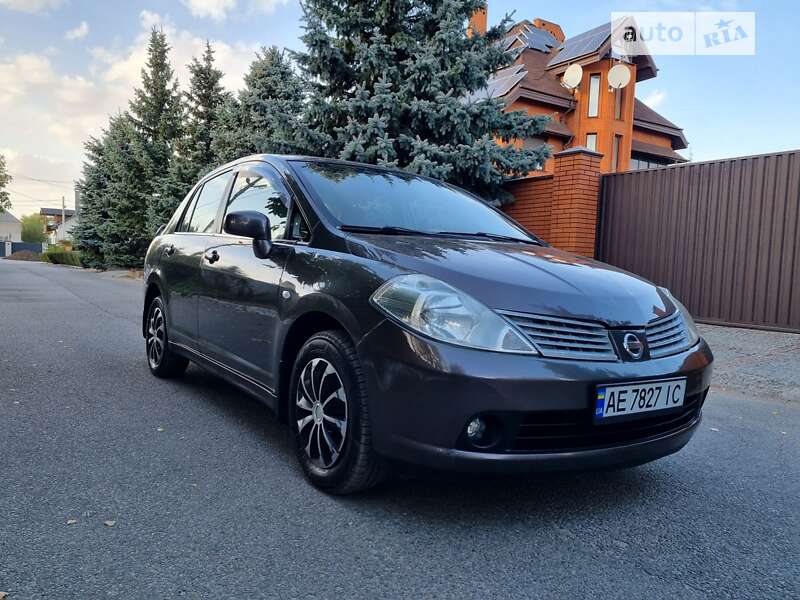 Nissan Tiida (2008)
