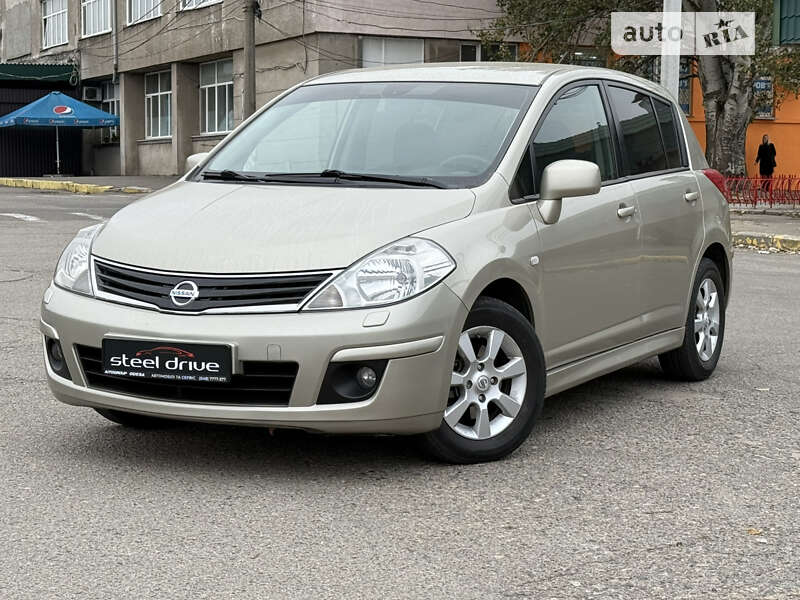 Nissan Tiida (2010)
