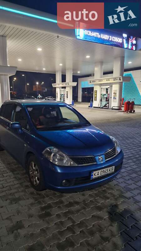 Nissan Tiida (2008)
