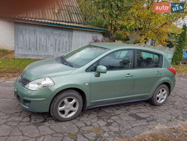 Nissan Tiida (2008)