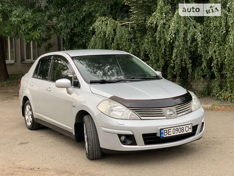 Nissan Tiida (2008)