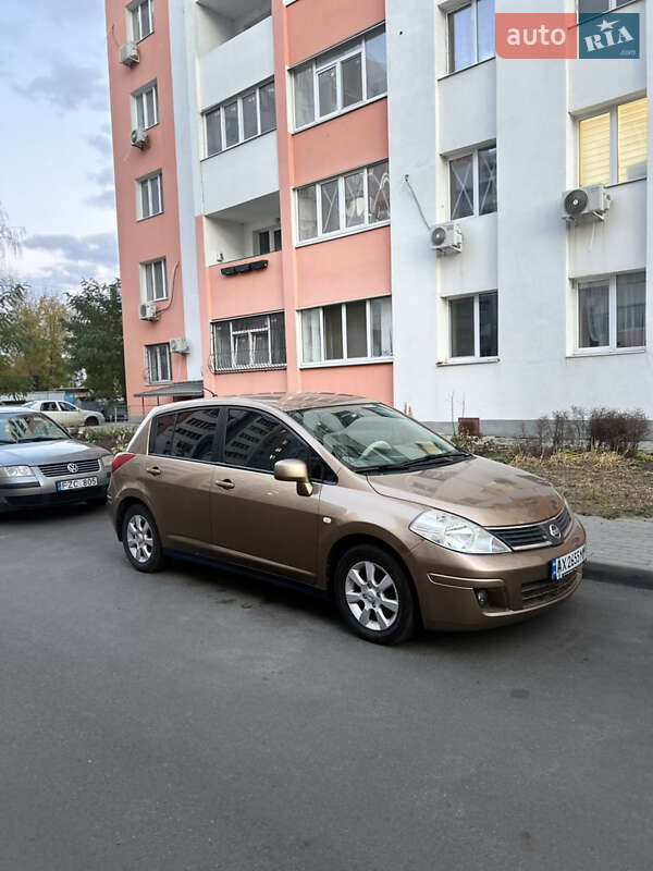 Nissan Tiida (2008)