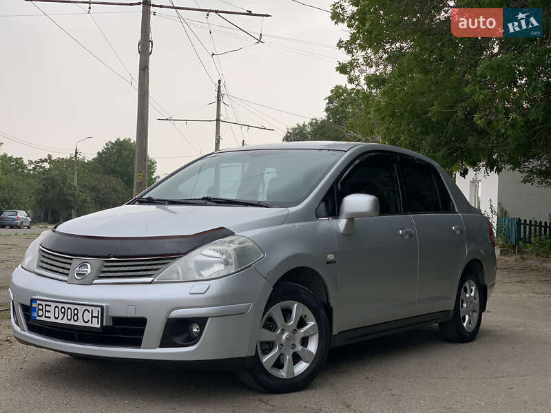 Nissan Tiida (2008)