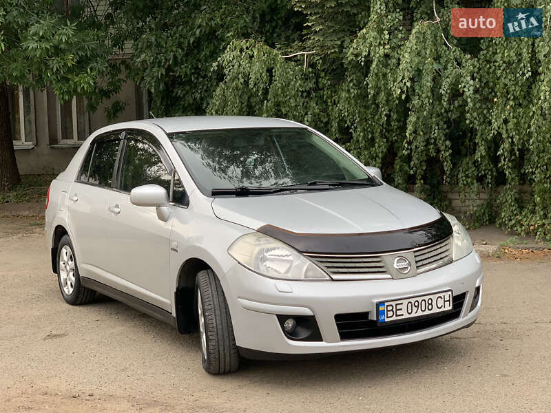 Nissan Tiida (2008)