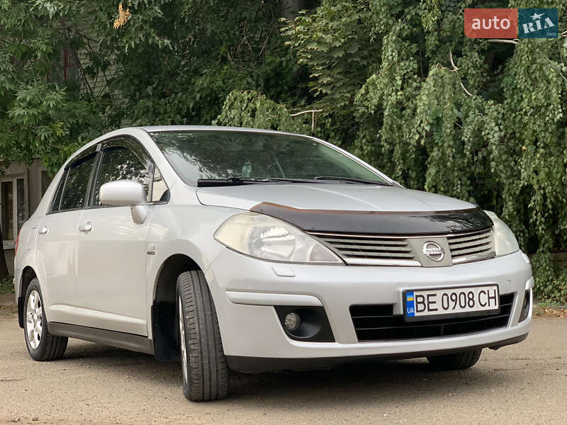 Nissan Tiida (2008)