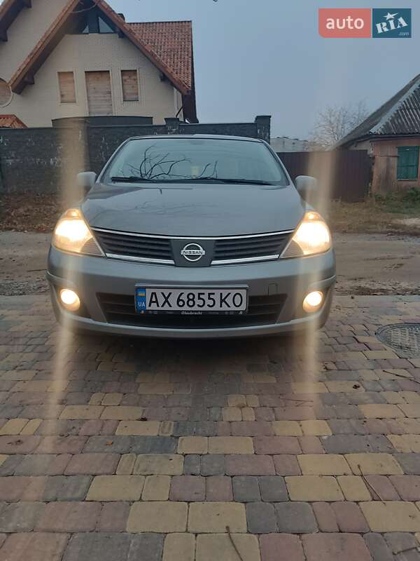 Nissan Tiida (2008)