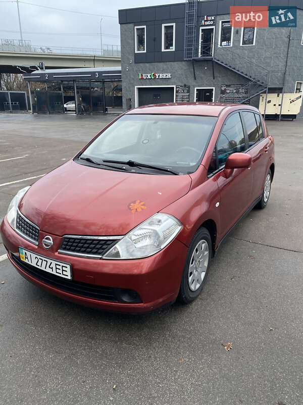 Nissan Tiida (2008)