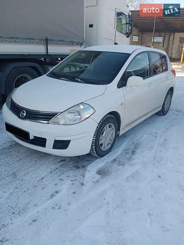 Nissan Tiida (2010)