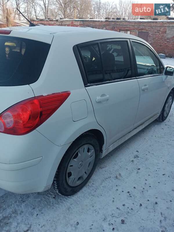 Nissan Tiida (2010)