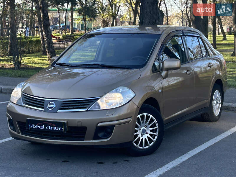 Nissan Tiida (2008)