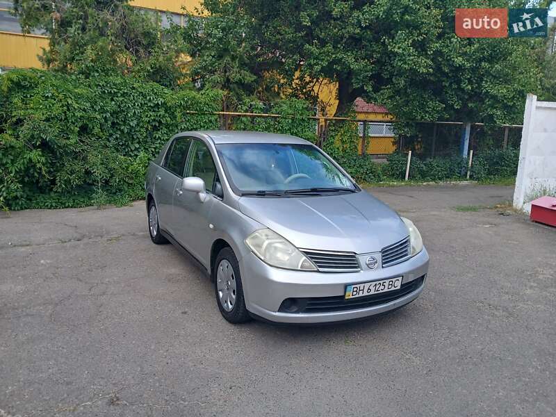 Nissan Tiida (2006)