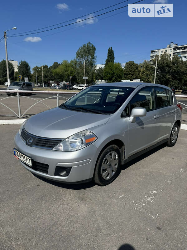Nissan Versa (2009)