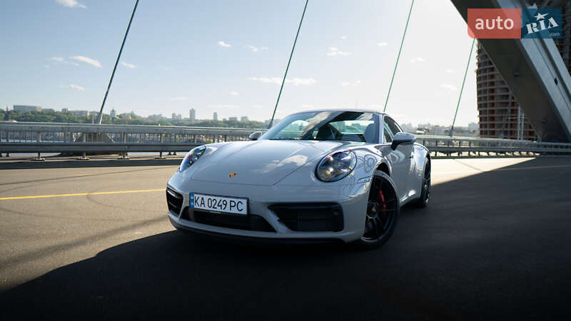 Porsche 911 (2023)