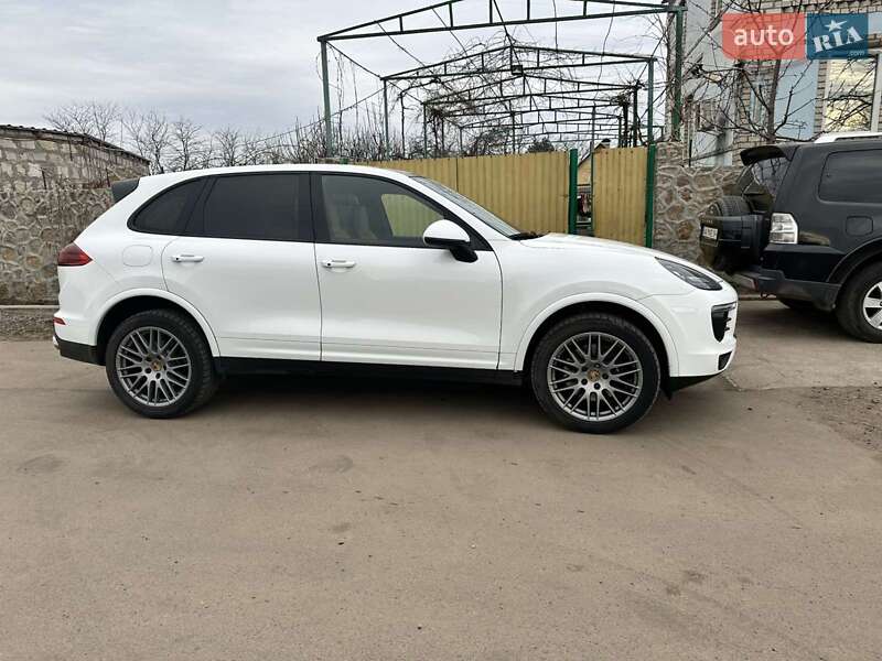 Porsche Cayenne (2017)