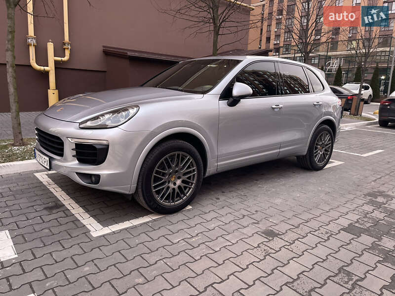 Porsche Cayenne (2016)