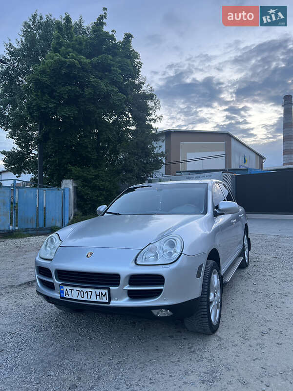 Porsche Cayenne (2004)