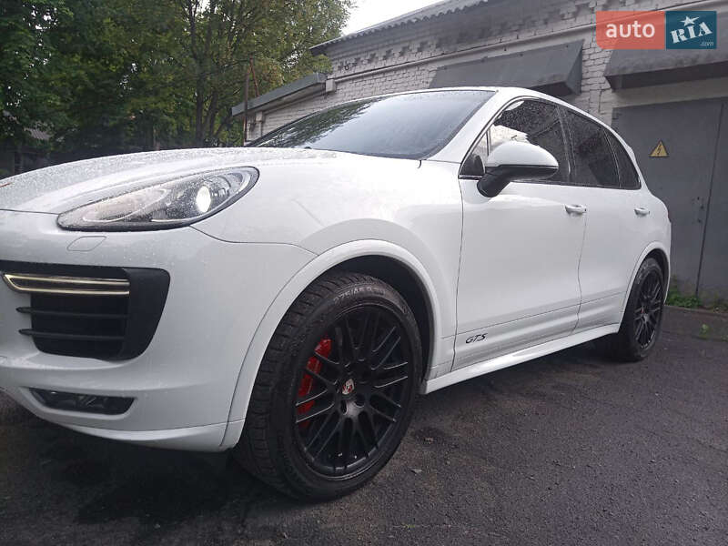 Porsche Cayenne (2015)