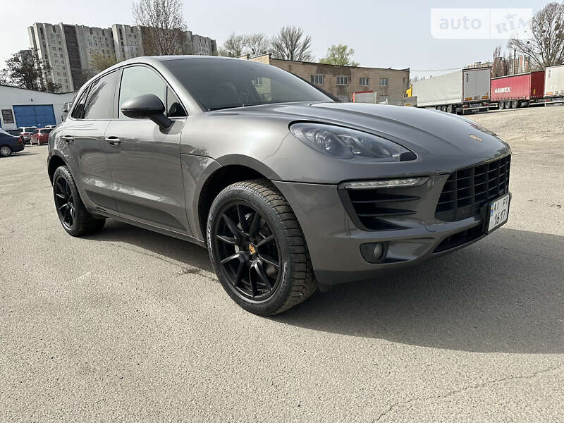 Porsche Macan (2015)